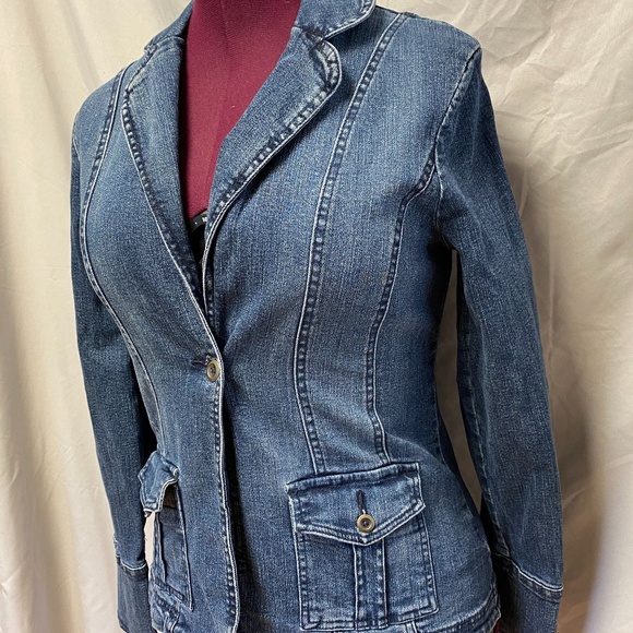 Contrast- single button, denim blazer/jacket - Picture 2 of 8